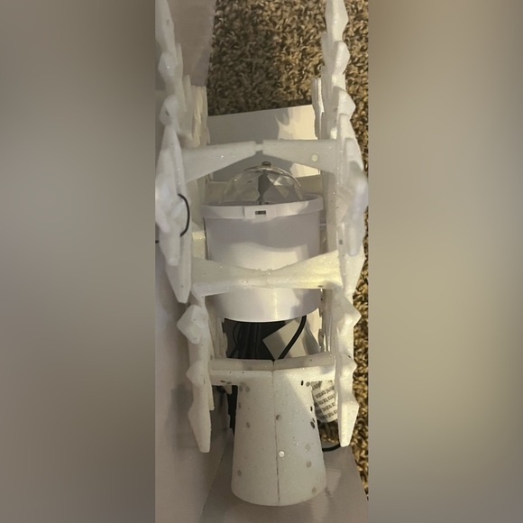 Nwt  multicolored projection snowflake Christmas tree topper - Picture 7 of 8